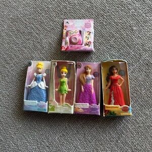 Mini Brands‎